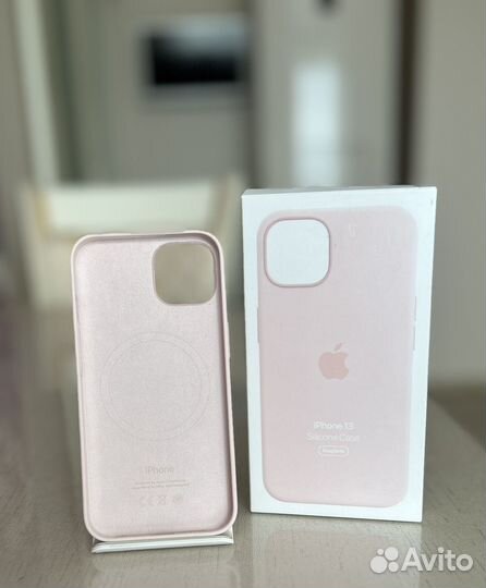 Чехол на iPhone 13