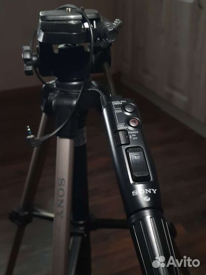Штатив для фотоаппарата Sony с пультом управления