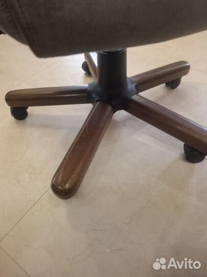 Офисное кресло