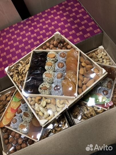 Подарочные наборы из орехов и сухофруктов