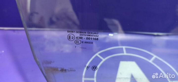 Стекло двери переднее правое Volkswagen Touareg 7L