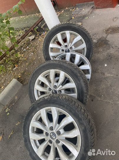Зимние шины с дисками Goodyear 215/55 R17