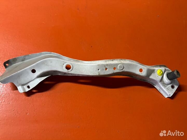 Крепление фары левое Toyota Prius ZVW50-8004113