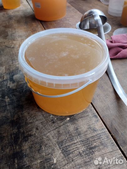 Продаётся мед и соты