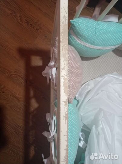 Детская кроватка с маятником