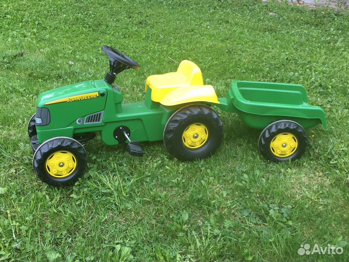 Педальный трактор