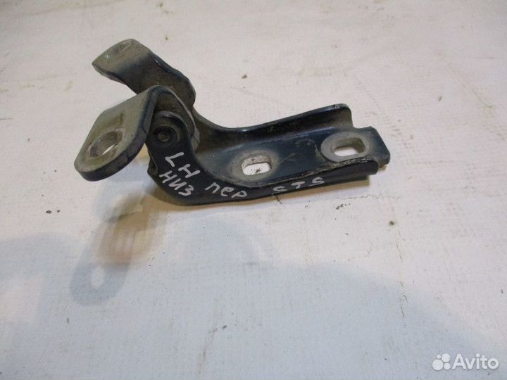 Петля двери передней левой нижняя Cadillac STS