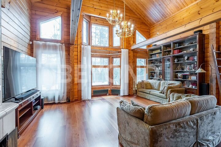 Дом 300,2 м² на участке 24,8 сот.