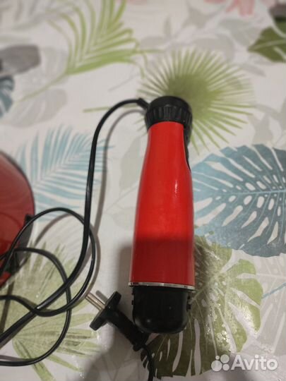 Погружной блендер Hotpoint HB 0705 красный