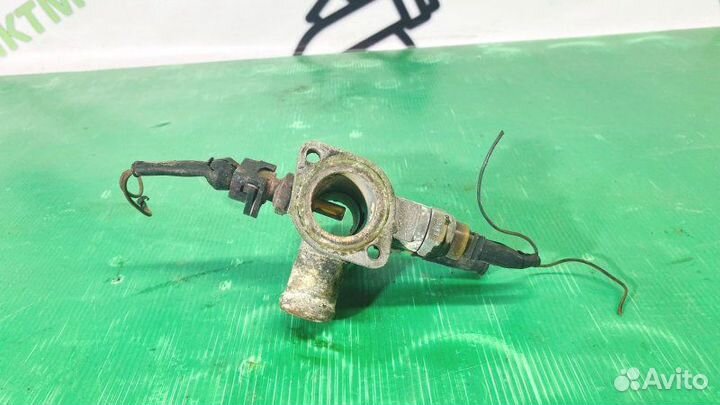 Фланец системы охлаждения Audi 80S седан 1 1989