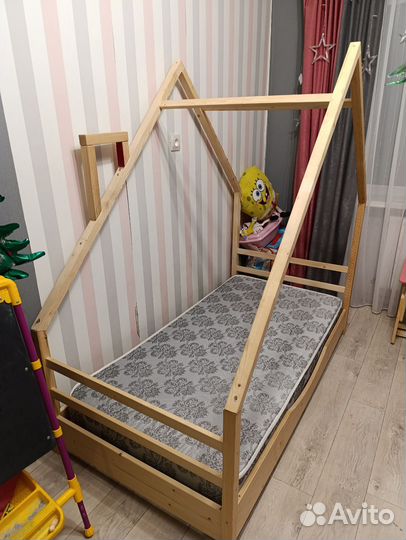 Детская кровать домиком
