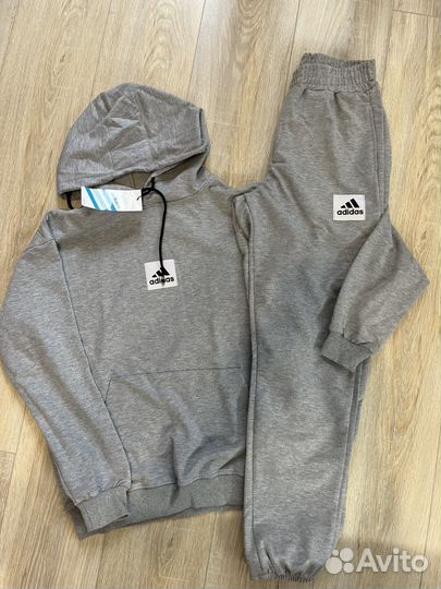 Спортивный костюм adidas