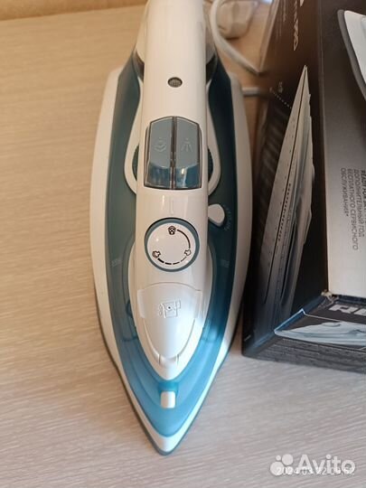 Утюг Redmond RI-C263