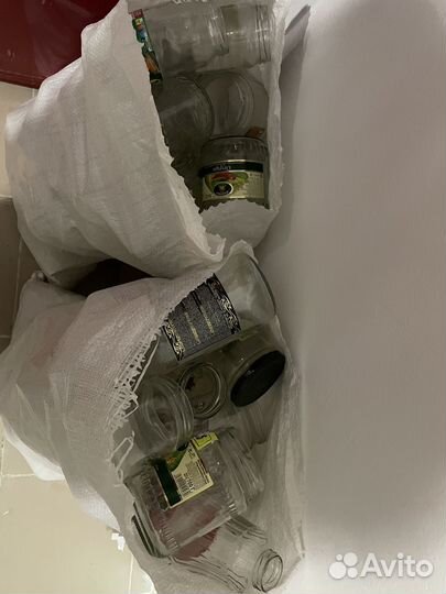 Банка и бутылка закручив