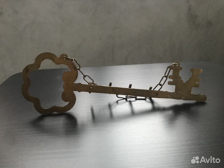 Латунная вешалка для ключей