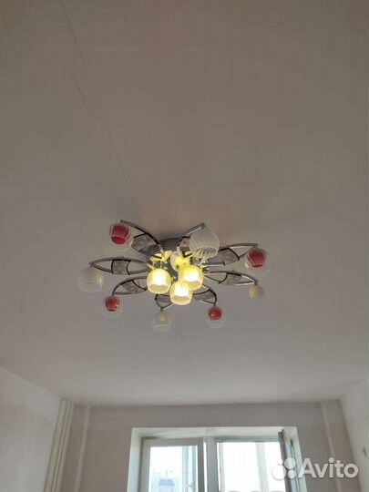 Продам люстру