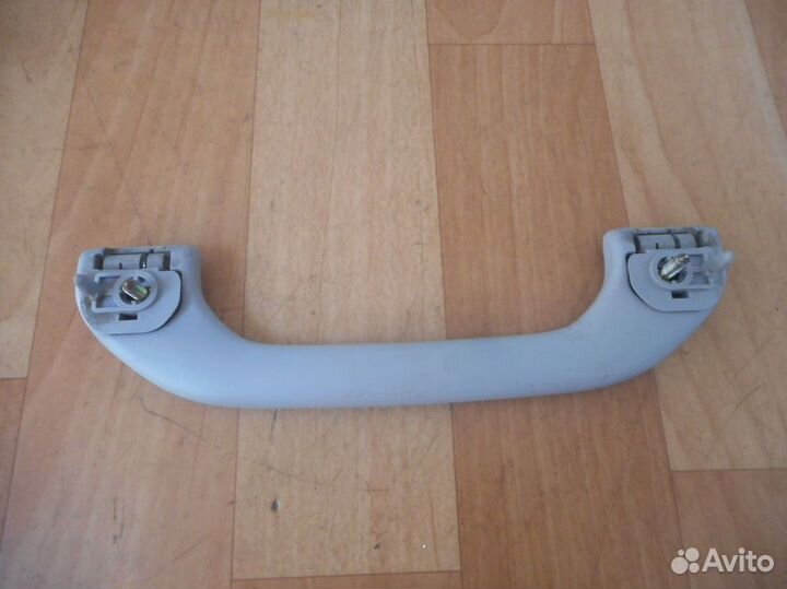 Ручка внутренняя потолочная Mitsubishi Legnum (96