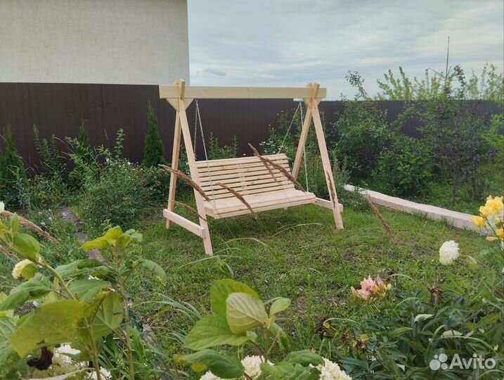 Садовые качели из дерева