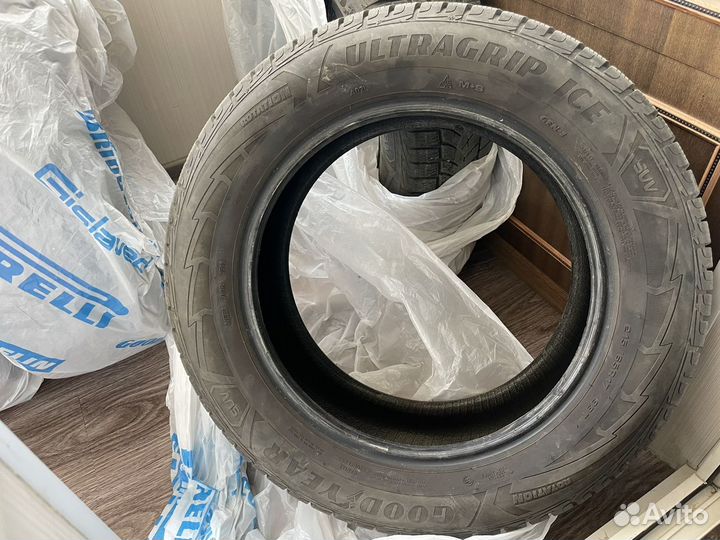 Goodyear UltraGrip Ice SUV 215/65 R17 99T