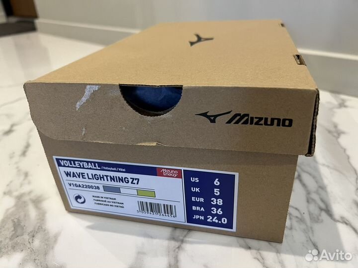 Кроссовки волейбольные Mizuno wave lightning z7