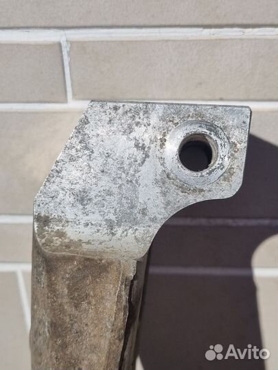 Поворотный кулак левый Range Rover L405