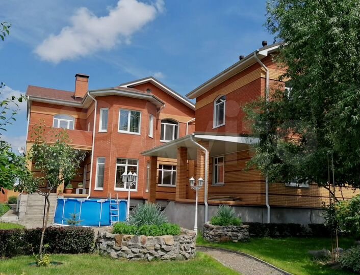 Коттедж 250 м² на участке 12,5 сот.