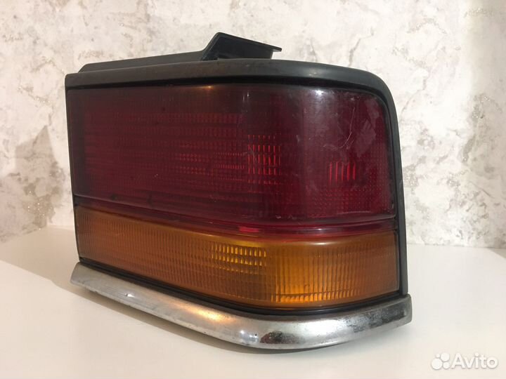 Фара задняя dodge Spirit