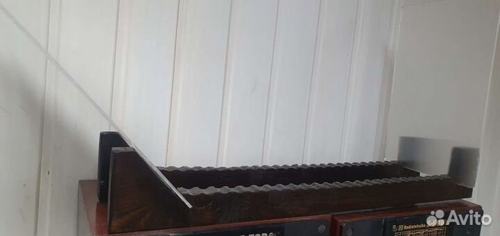 Подставка под виниловые пластинки