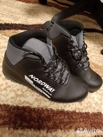 Лыжные ботинки