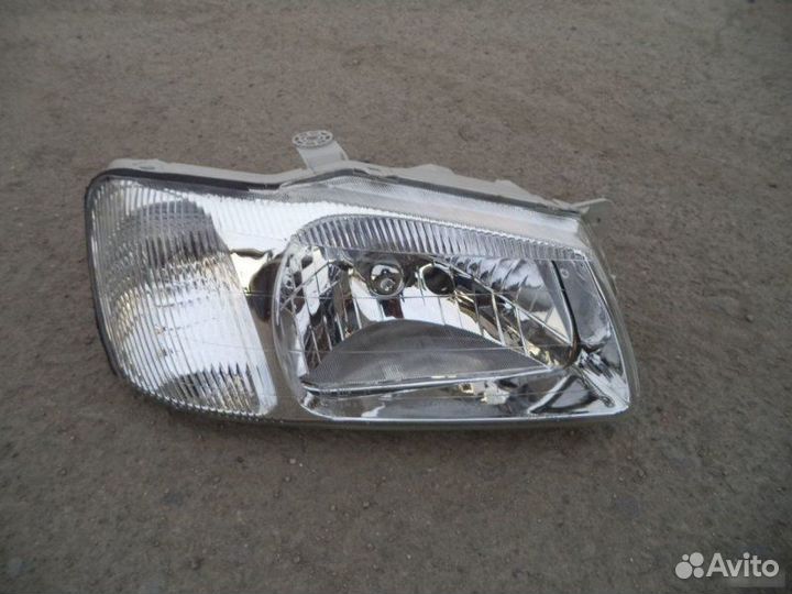 Фара передняя правая Hyundai Accent
