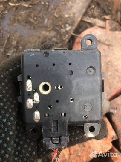 Моторчик заслонки печки Nissan Primera P11