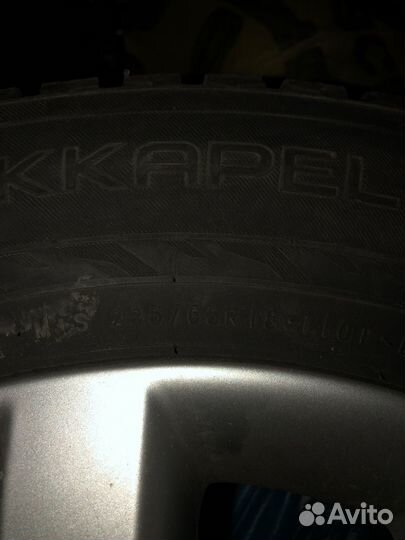 Комплект шипов. колес Nokian 235/65 r18 на Nissan