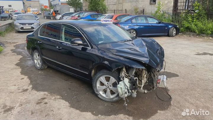 Обшивка двери передней правой Skoda Superb (3T) 3T