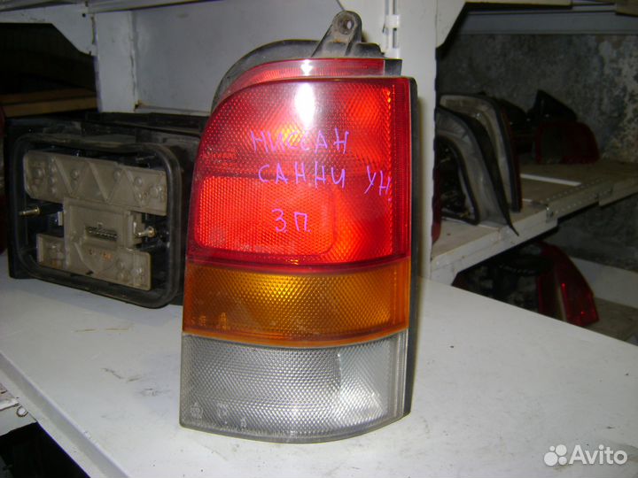 Фонарь правый Ниссан Санни Nissan Sunny N14 Y10