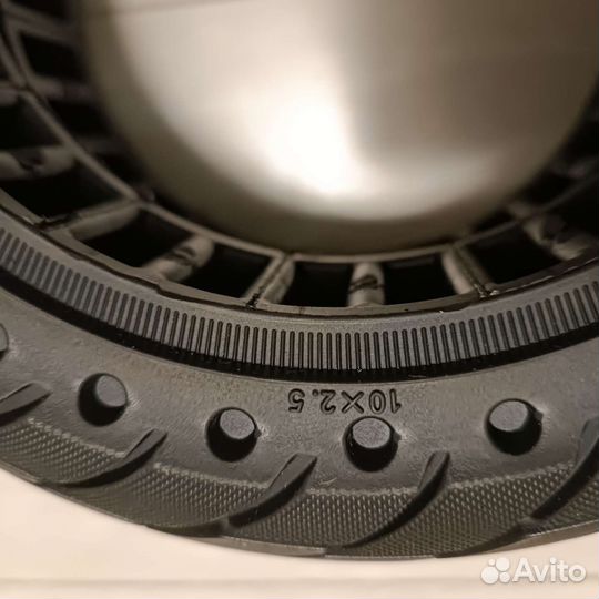 Литая бескамерная шина Ninebot Max G30