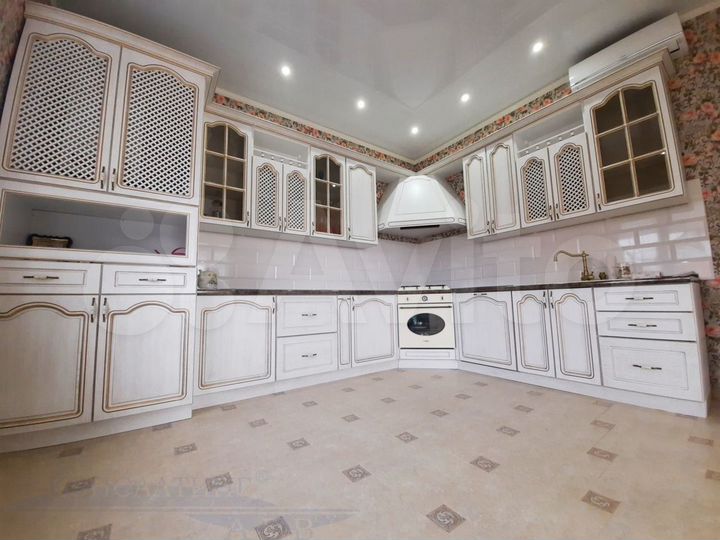 Дом 400 м² на участке 7,3 сот.