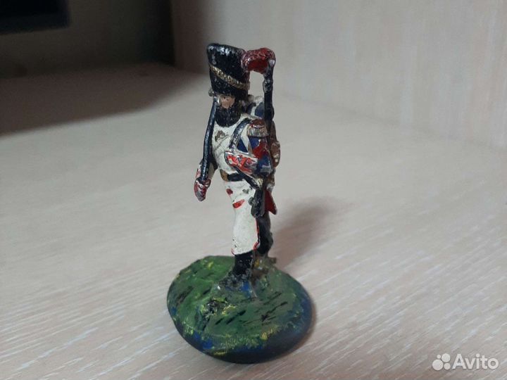 Оловянные солдатик