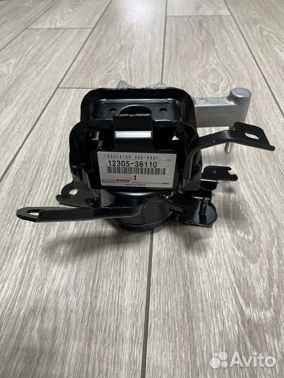 Опора двигателя правая Toyota Camry V70