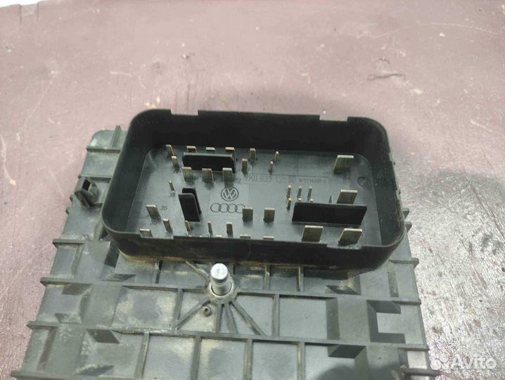 Блок предохранителей подкапотный Skoda Superb 2