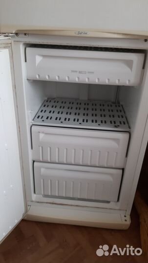Холодильник бу частично не работает