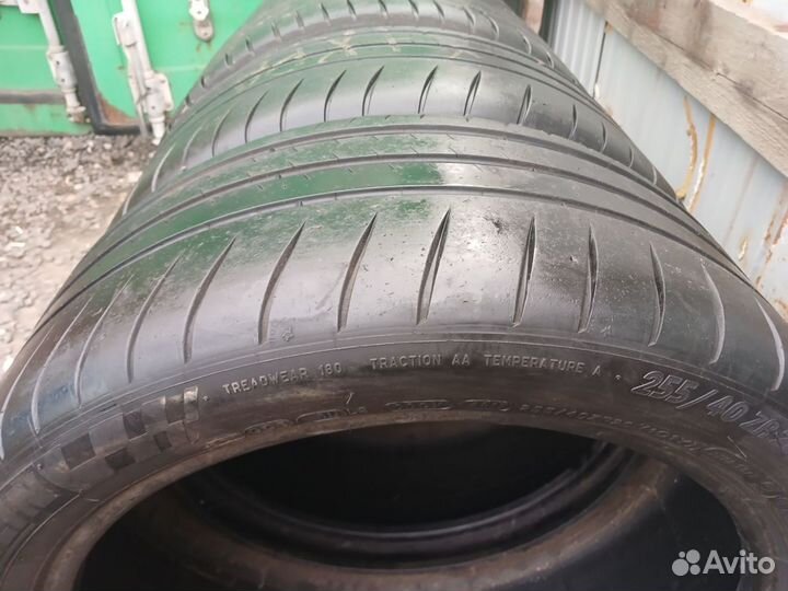 Michelin Pilot Sport Cup 2 255/40 R20 и 295/35 R20