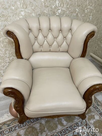 Кожаный диван раскладной и кресла