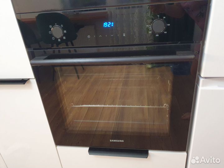 Электрический духовой шкаф Samsung NV68A1145CK