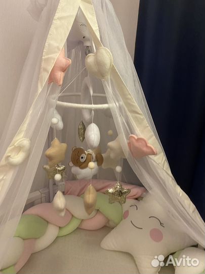 Мобиль на кроватку из фетра