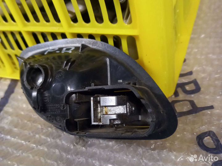 Рено лагуна 2- дверные ручки