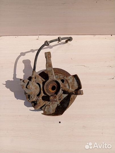 Кулак поворотный на Фольксваген гольф 3