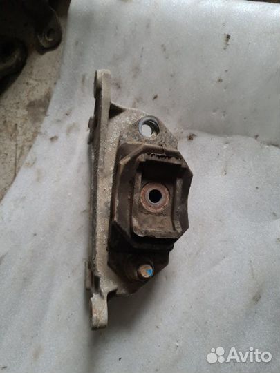 Крепление кпп левое Renault