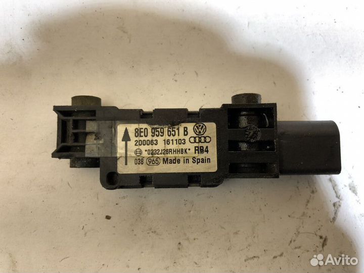Датчик удара Audi 8E0959651B