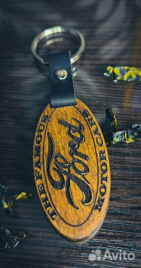 Деревянный брелок Ford
