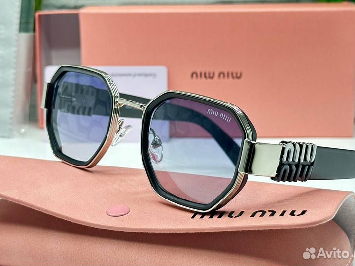 Солнцезащитные очки Miu Miu